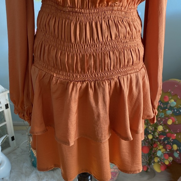 V-NECK SMOCKED TIERED MINI DRESS Rosewood colour long sleeve - Picture 7 of 13